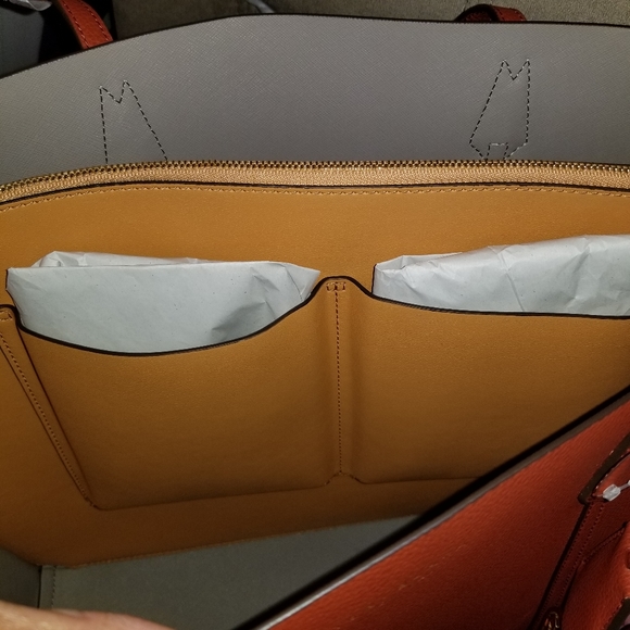 TORY BURCH PERRY TRIPLE-COMPARTMENT TOTE (NWT) - Picture 5 of 8